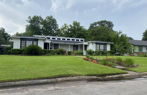 Riverside Terrace House | MD Anderson 1.9 Miles ,Texas Medical Center ,NRG, Rice University and
