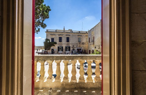 Mdina Old City Villa | Mdina Casa Tesoriere 500 Y.O. Noble Palazzo Stay in Silent Walled City