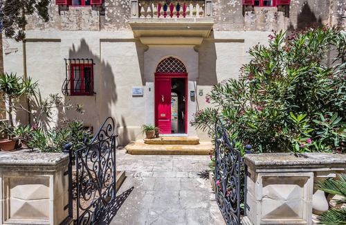 Mdina Old City Villa | Mdina Casa Tesoriere 500 Y.O. Noble Palazzo Stay in Silent Walled City
