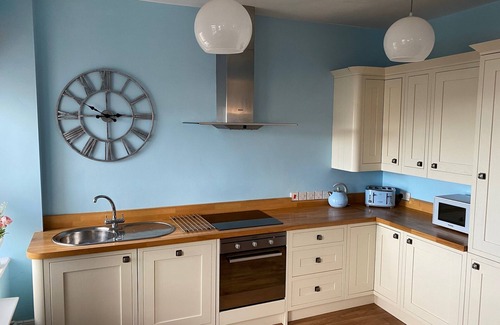 Dawlish Apartment | Mead Flat in the Heart of Dawlish with Great Sea Views 150m from the Beach