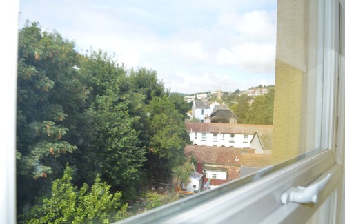 Dawlish Apartment | Mead Flat in the Heart of Dawlish with Great Sea Views 150m from the Beach