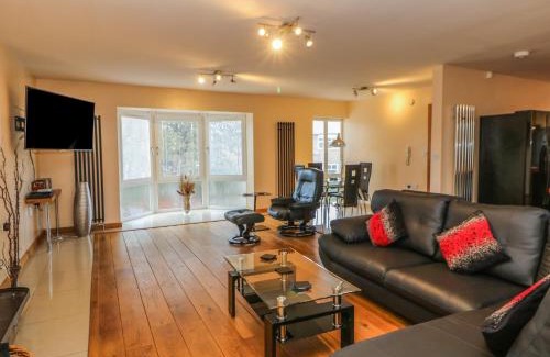 Darlington House | Mead House