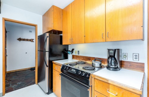 Sunriver Condo | MEAD04 - Short Walk to Village, Hot Tub, Gas Fireplace, Dog Friendly, Bikes