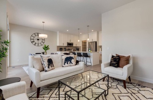 Cochrane Apartment | "Meadow" 3 Bdrm Upper Suite w/Bunkbeds!