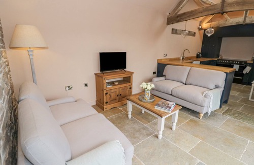 Pudleston Cottage | MEADOW BARN, pet friendly, character holiday cottage in Leominster