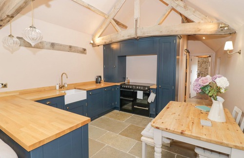 Pudleston Cottage | MEADOW BARN, pet friendly, character holiday cottage in Leominster