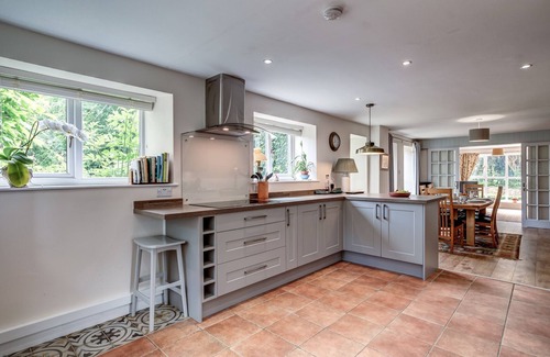 Bicester House | Meadow Cottage | Oxfordshire Holiday Let | 4 Beds & Sleeps 8
