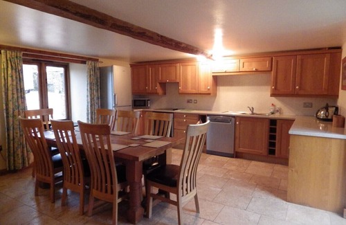 Winkleigh House | Meadow Cottage (Sleeps 8/9. 4 Bedrooms) Indoor heated pool and fishing lake