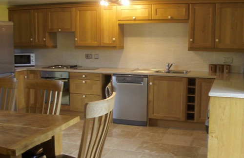 Winkleigh House | Meadow Cottage (Sleeps 8/9. 4 Bedrooms) Indoor heated pool and fishing lake