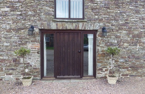 Winkleigh House | Meadow Cottage (Sleeps 8/9. 4 Bedrooms) Indoor heated pool and fishing lake