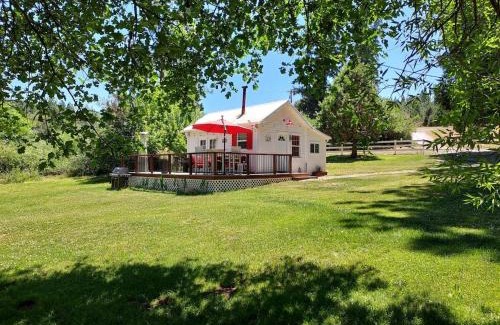 Apple Hill Bed & Breakfast | Meadow Creek Cabin