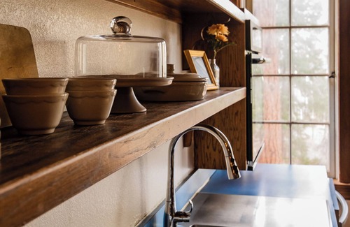 Pine Cabin | Meadow Creek Lodge: Historic Hillside Retreat