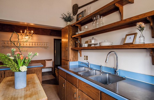 Pine Cabin | Meadow Creek Lodge: Historic Hillside Retreat
