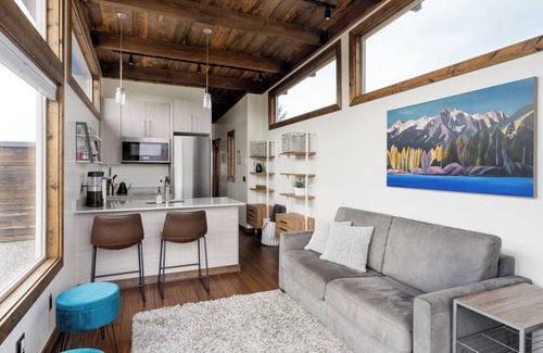 Stanley Cabin | Meadow Creek Tiny Home #03 with Mountain View