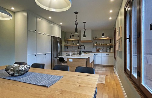 Beloeil House | Meadow House with Geodesic Dome & Jacuzzi