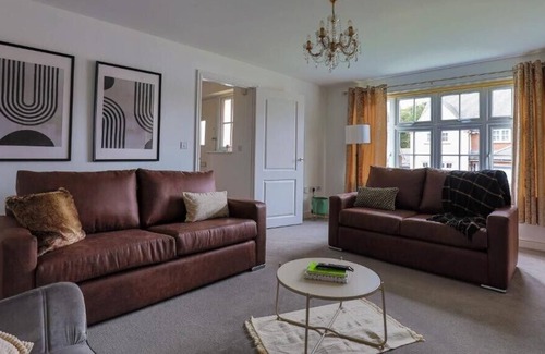 Coed-Y-Paen House | Meadow House by Tŷ SA