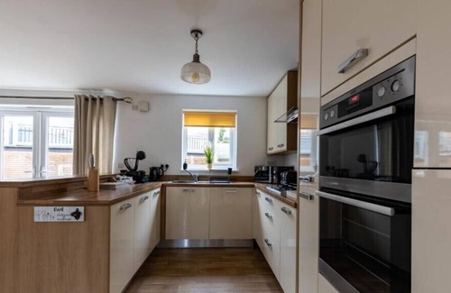 Coed-Y-Paen House | Meadow House by Tŷ SA
