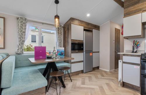 Wiseman's Bridge Resort | Meadow House Holiday Park