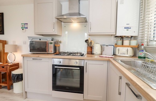 Blandford Saint Mary House | MEADOW, pet friendly, with hot tub in Blandford Forum