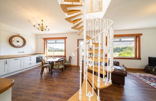 Lochearnhead Cottage | Meadow View - a house that sleeps 6 guests in 3 bedrooms