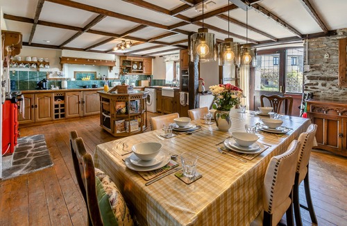 Northcott House | Meadow View Barn - Three Bedroom House, Sleeps 6
