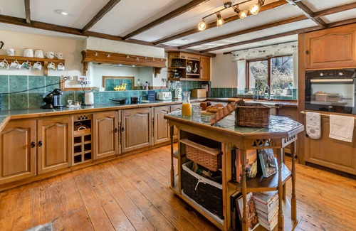 Northcott House | Meadow View Barn - Three Bedroom House, Sleeps 6