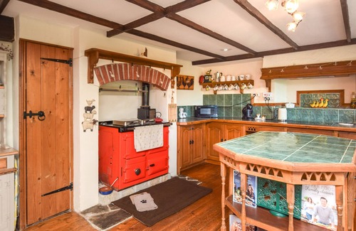 Northcott House | Meadow View Barn - Three Bedroom House, Sleeps 6