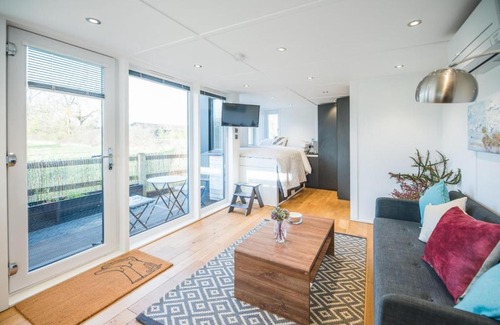 Woodbridge House | Meadow View Brand New Luxury Pod Near Woodbridge