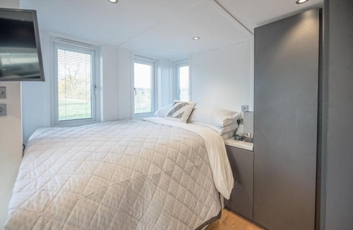 Woodbridge House | Meadow View Brand New Luxury Pod Near Woodbridge