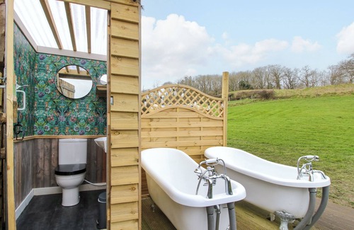 Llanymynech Cottage | MEADOW VIEW - BRYN-MAWR RETREAT, romantic in Llanymynech