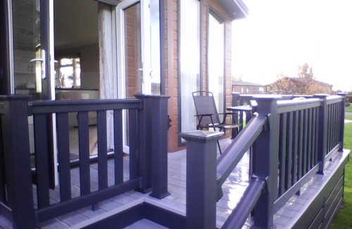 Thirsk House | Meadow view country lodge great views on lovely small select park