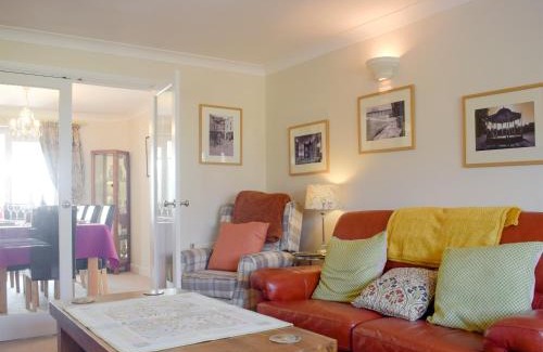 Eaton Mascott House | Meadow View