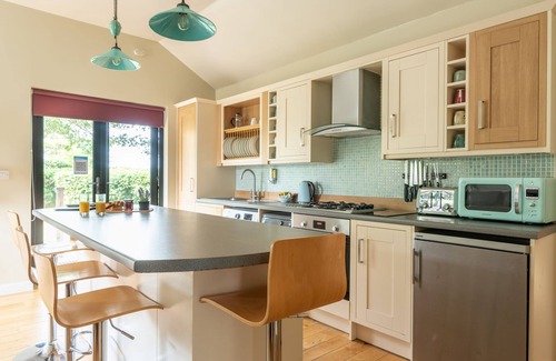 Cheddar Cabin | Meadow View lodge - Sleeps 4/5 with private hot tub