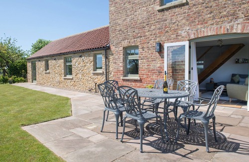 Burythorpe House | Meadow View - Luxury barn with breathtaking views near York
