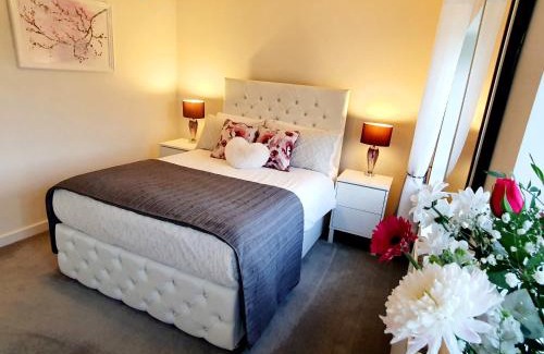 Pleasley House | Meadow View, luxury home in heart of England