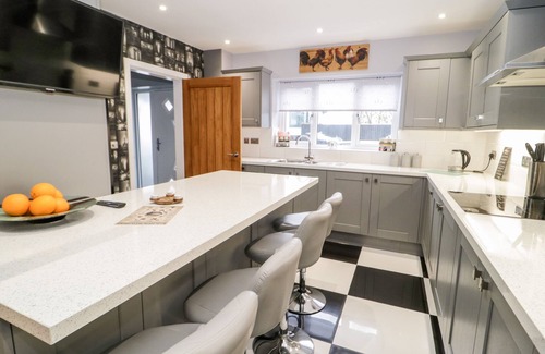 Tyn-y-Gongl Cottage | MEADOW VIEW, pet friendly, country holiday cottage in Benllech