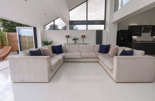 Walkington House | MEADOW VIEW, pet friendly, luxury holiday cottage in Walkington