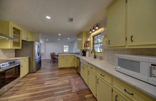 Fayetteville Other | Meadow View Ranch House - A spacious 4-bedroom farmhouse in the Round Top area