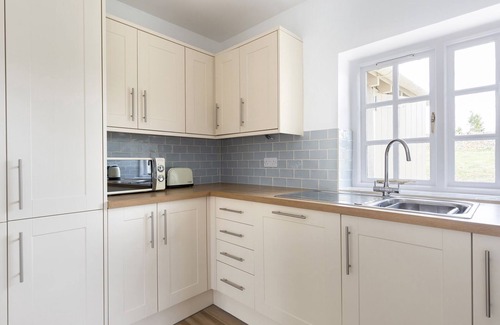 Coln St Aldwyns Cottage | Meadow View - sleeps 4 guests in 2 bedrooms