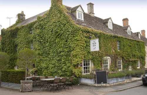 Coln St Aldwyns Cottage | Meadow View - sleeps 4 guests in 2 bedrooms