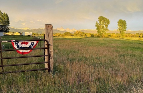 Tetonia RV Rental | Meadow View Tent Glamping
