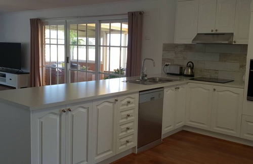 Yanakie House | Meadow Views. spacious house. Minutes from Wilson Promontory