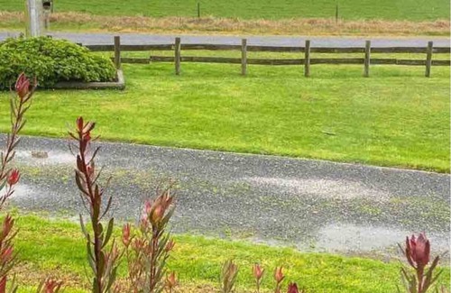 Yanakie House | Meadow Views. spacious house. Minutes from Wilson Promontory