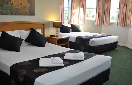 Meadowbrook Hotel | Meadowbrook Hotel