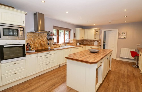 Shatterford Cottage | MEADOWFALL AT SHATTERFORD LAKES, family friendly in Shatterford