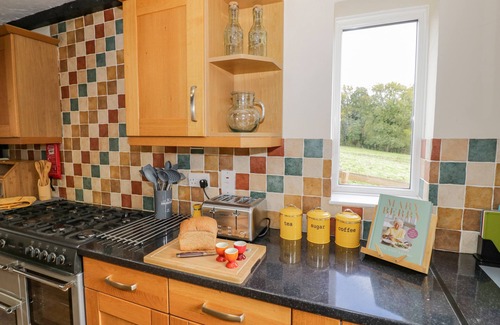 Clows Top Cottage | MEADOWFIELDS, pet friendly, with hot tub in Cleobury Mortimer