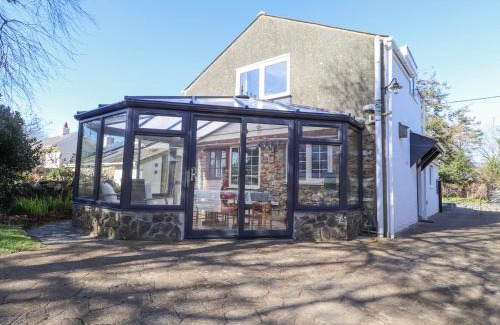 Dinas Cross House | Meadowlands