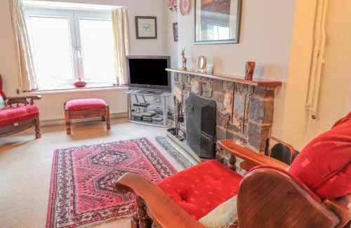 Dinas Cross House | Meadowlands