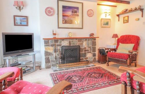 Dinas Cross House | Meadowlands