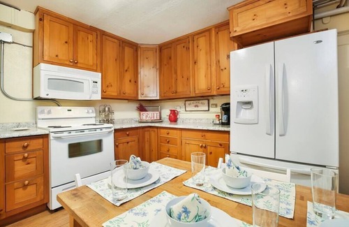 Creighton Apartment | Meadowlark Apartment - 10 min to Denver, 1 hr to Mnts/skiing